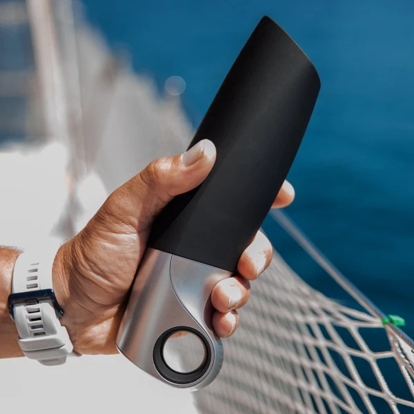 Satisfyer Power Masturbator Black Silver - Vibrační masturbátor ovládaný mobilní aplikací