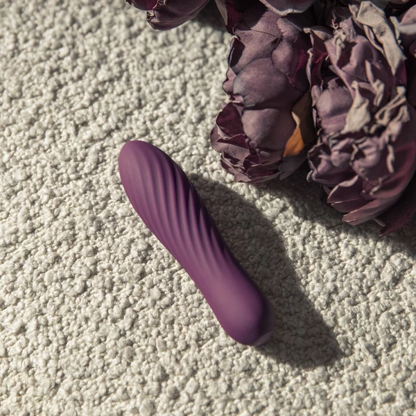 Svakom Tulip Violet - Mini vibrátor, fialový